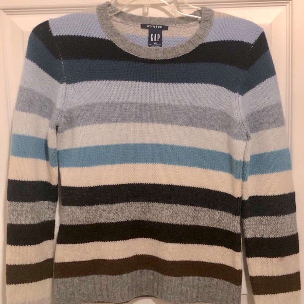 GAP x-small blue striped crew neck sweater